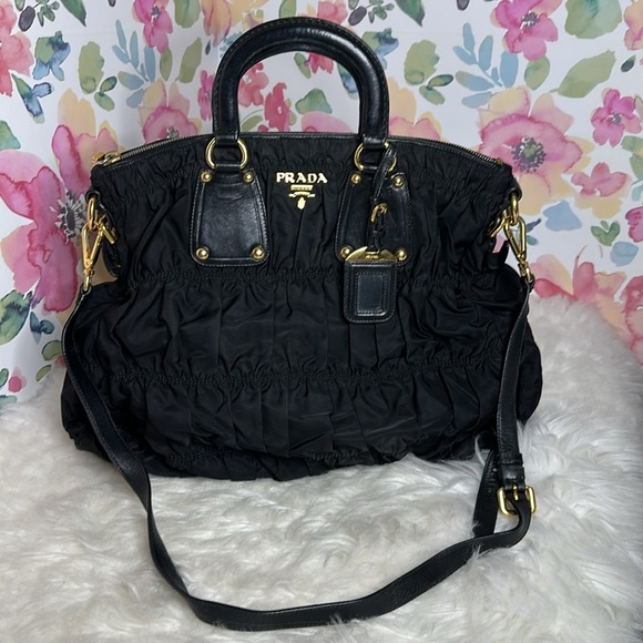 💯Authentic Prada Black Nylon Tessuto Gaufre Tote🍀 - Picture 1 of 17